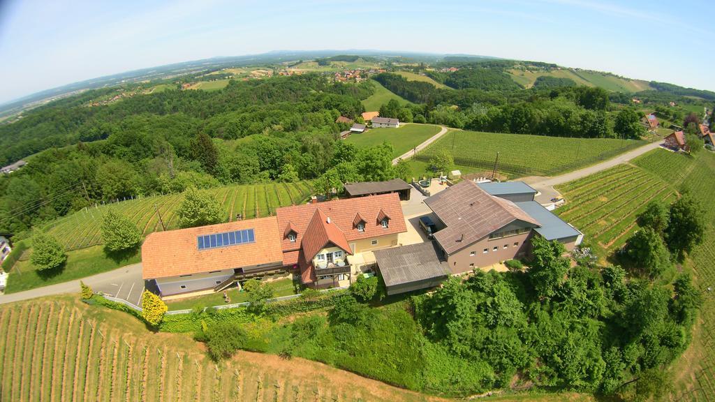 Weingut Gaestezimmer Gruber Ehrenhausen Luaran gambar