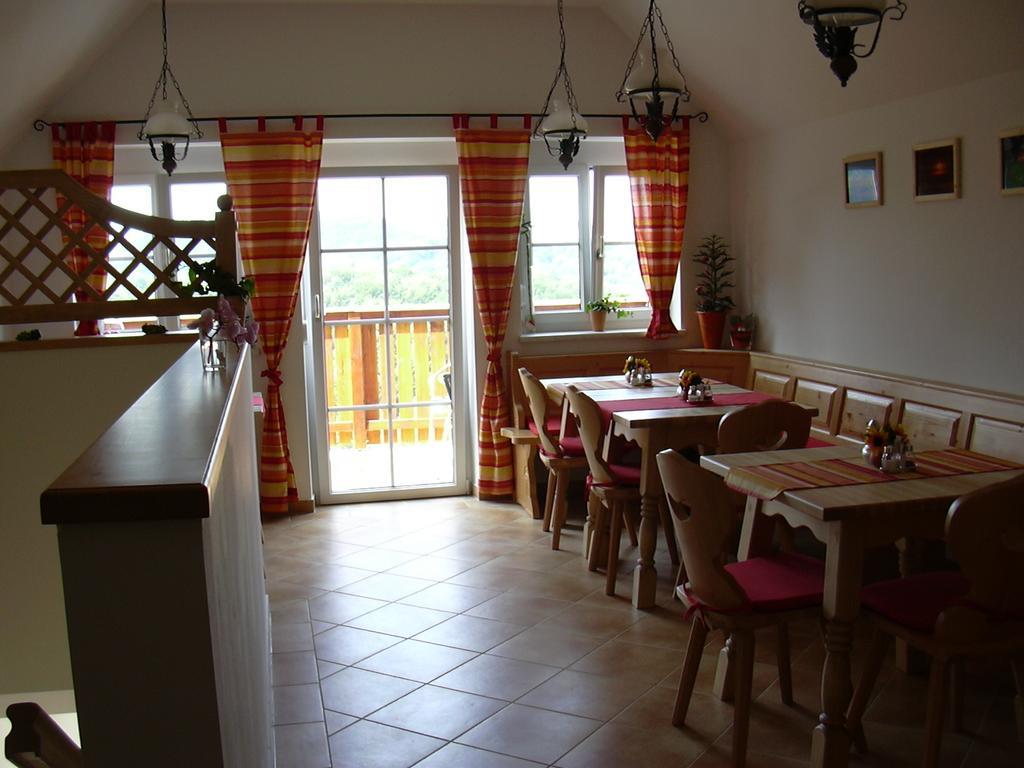 Weingut Gaestezimmer Gruber Ehrenhausen Bilik gambar